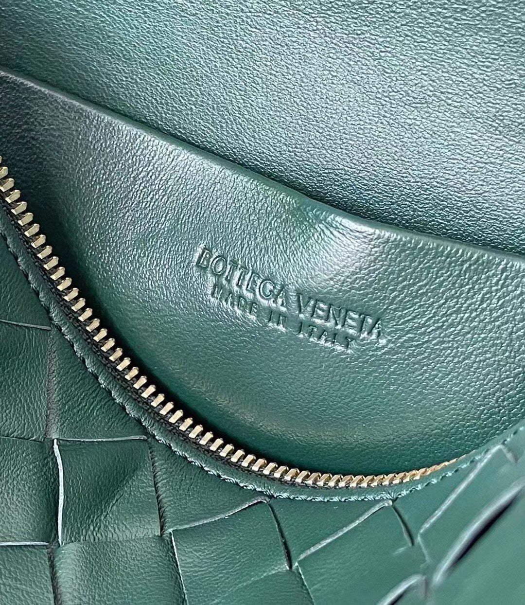 Raintree BL cross-body small bag