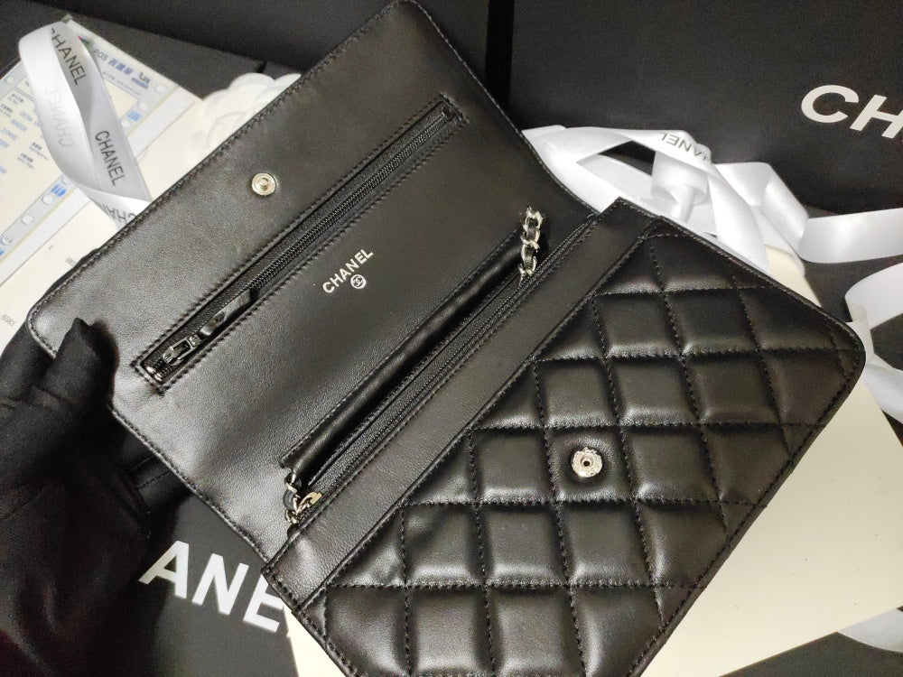 Black classic wallet on chain