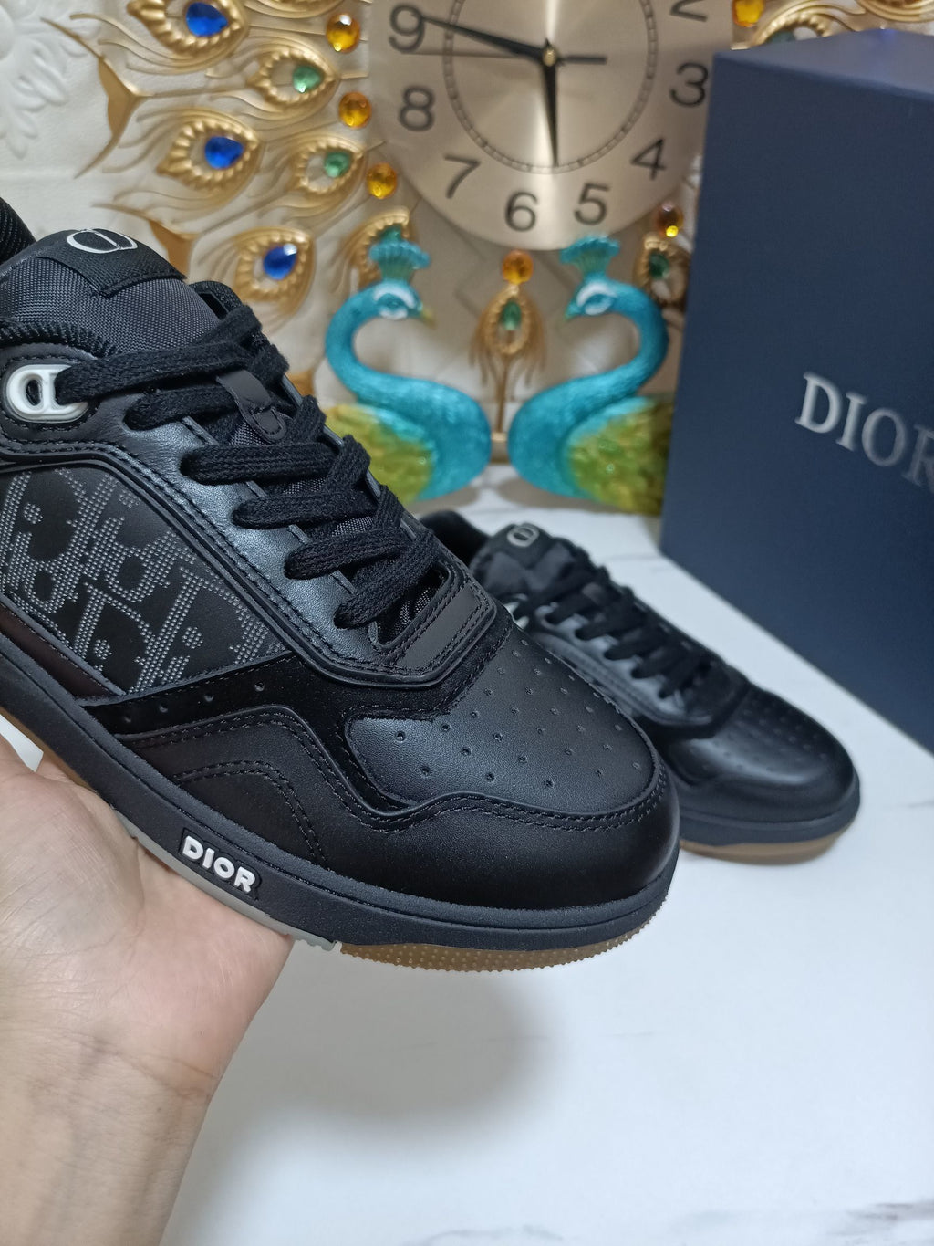 Black WT low-top men's sneaker