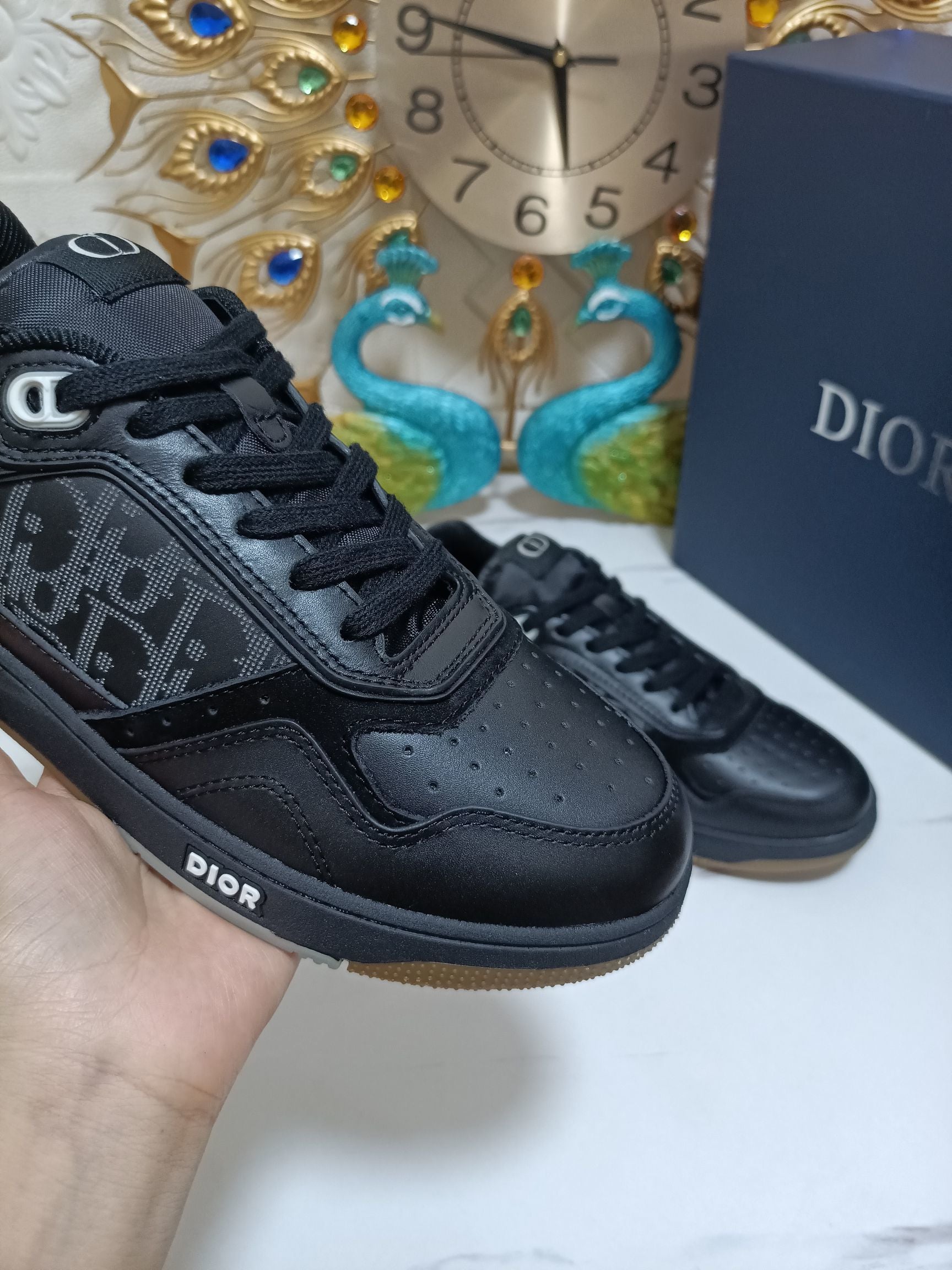 Black WT low-top men's sneaker