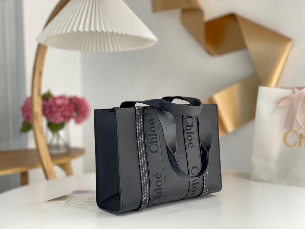 Black CW medium tote bag