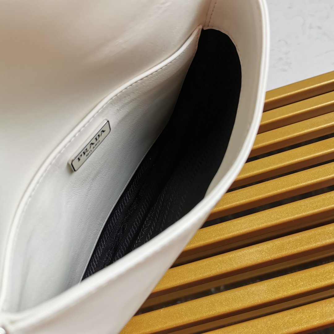 White PC brushed leather shoulder bag with flap