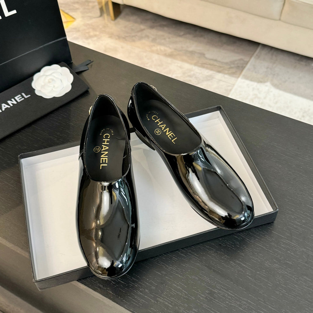 Black Moccasins In Patent Leather