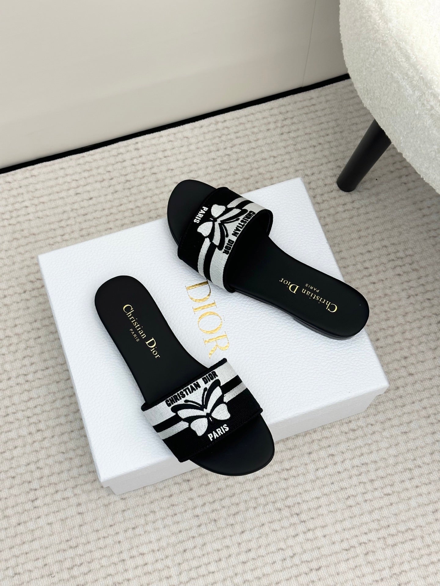 Black & White Dway Slide