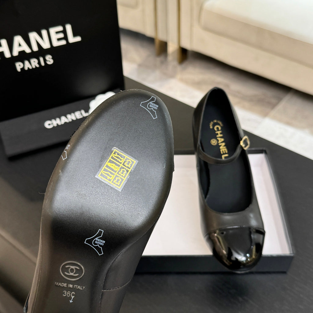 Black Mary Janes Pump