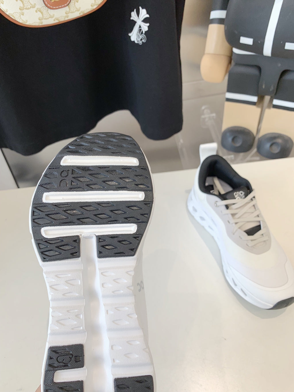 White X On Cloudtilt 2.0 Running Shoes