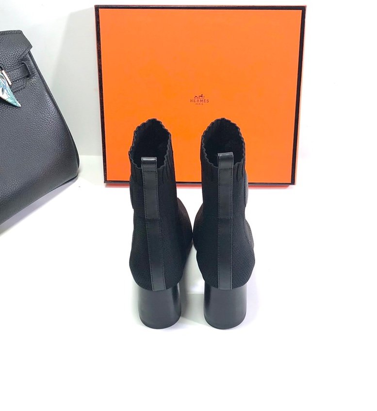 Black HV 60 ankle boot