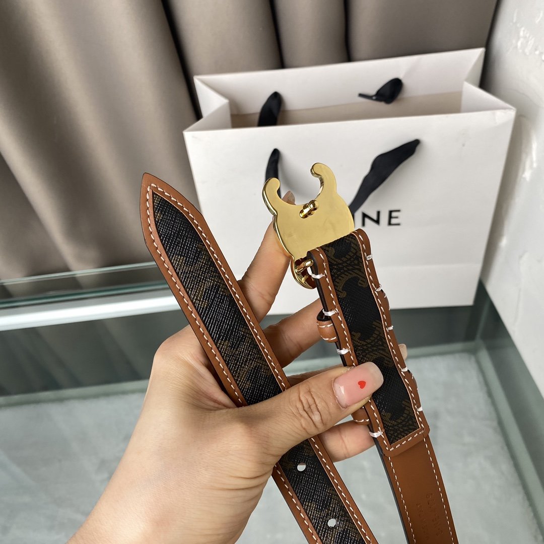 Tan medium TT with border triomphe belt