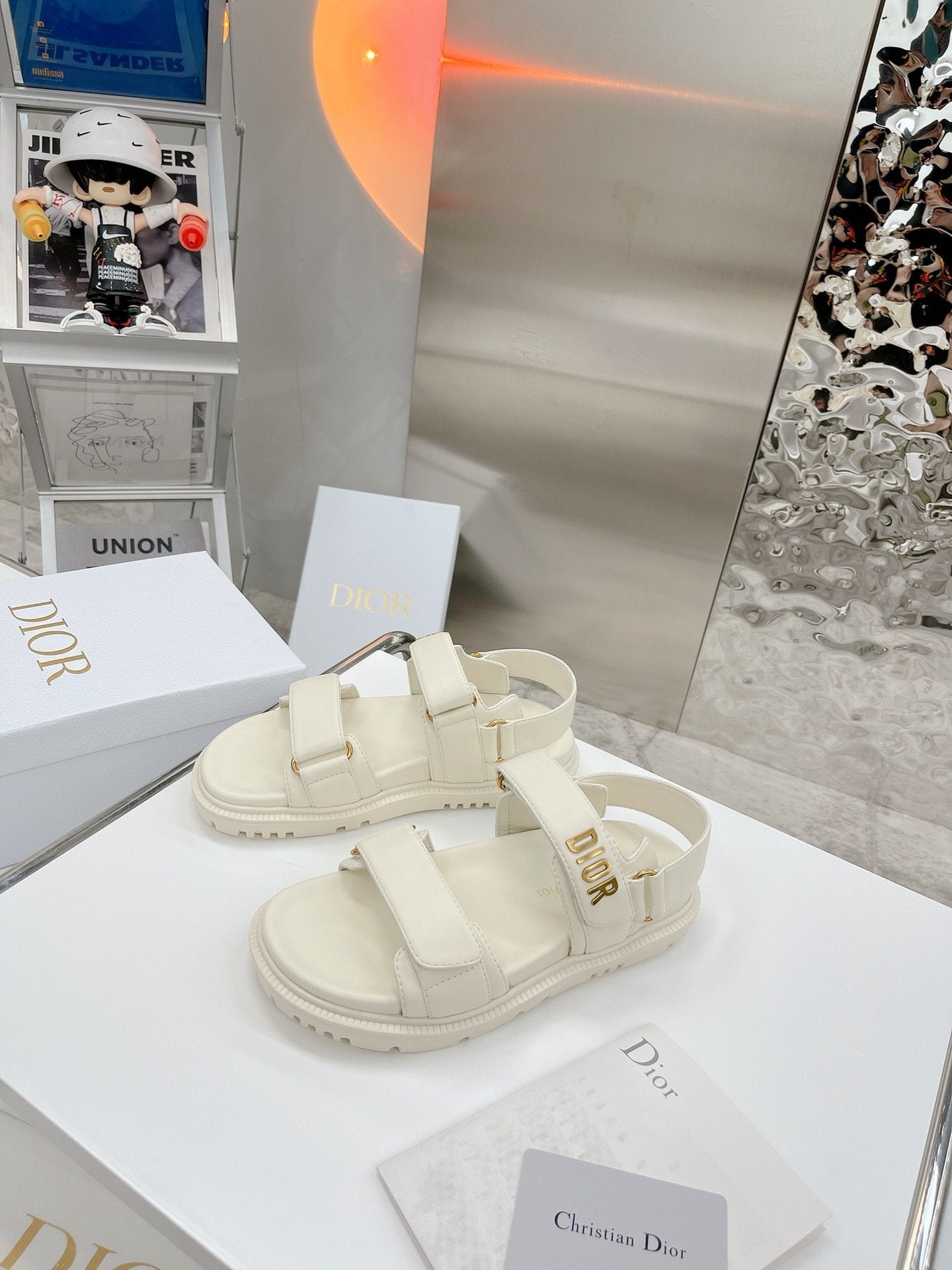 White DA sandal
