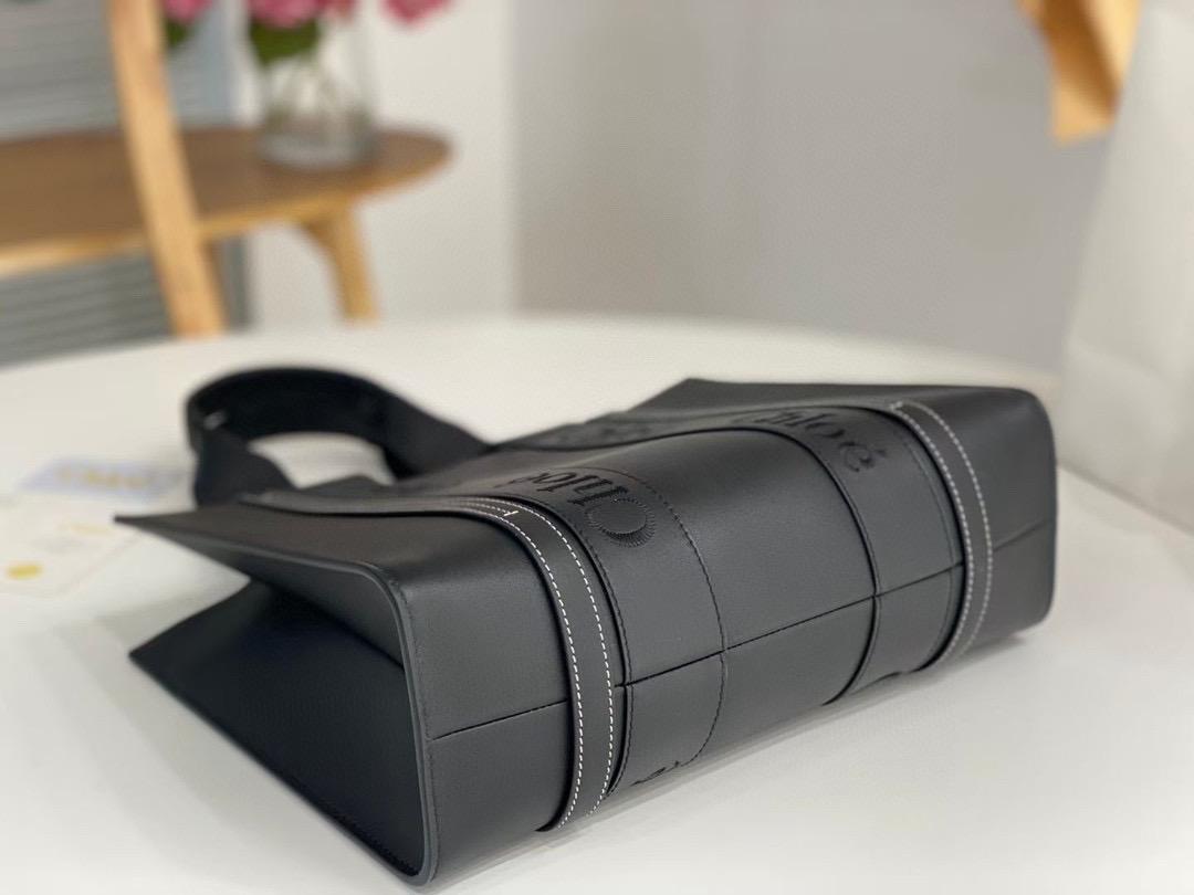 Black CW medium tote bag