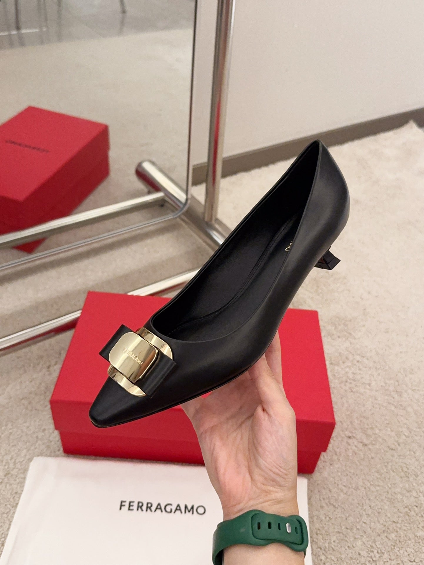 Black Vara Plate Low Heel Pump