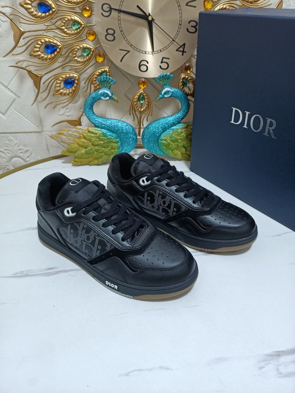 Black WT low-top men's sneaker