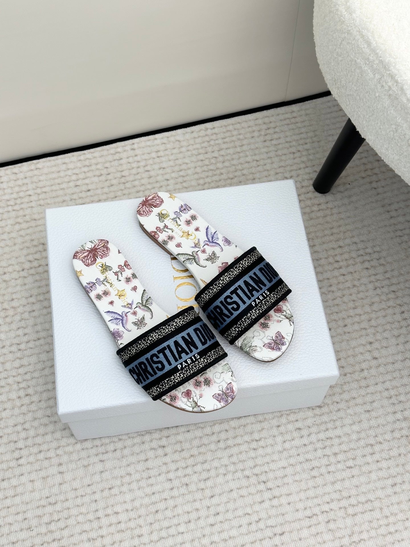 White Multicolor Dioramour Dway Slide