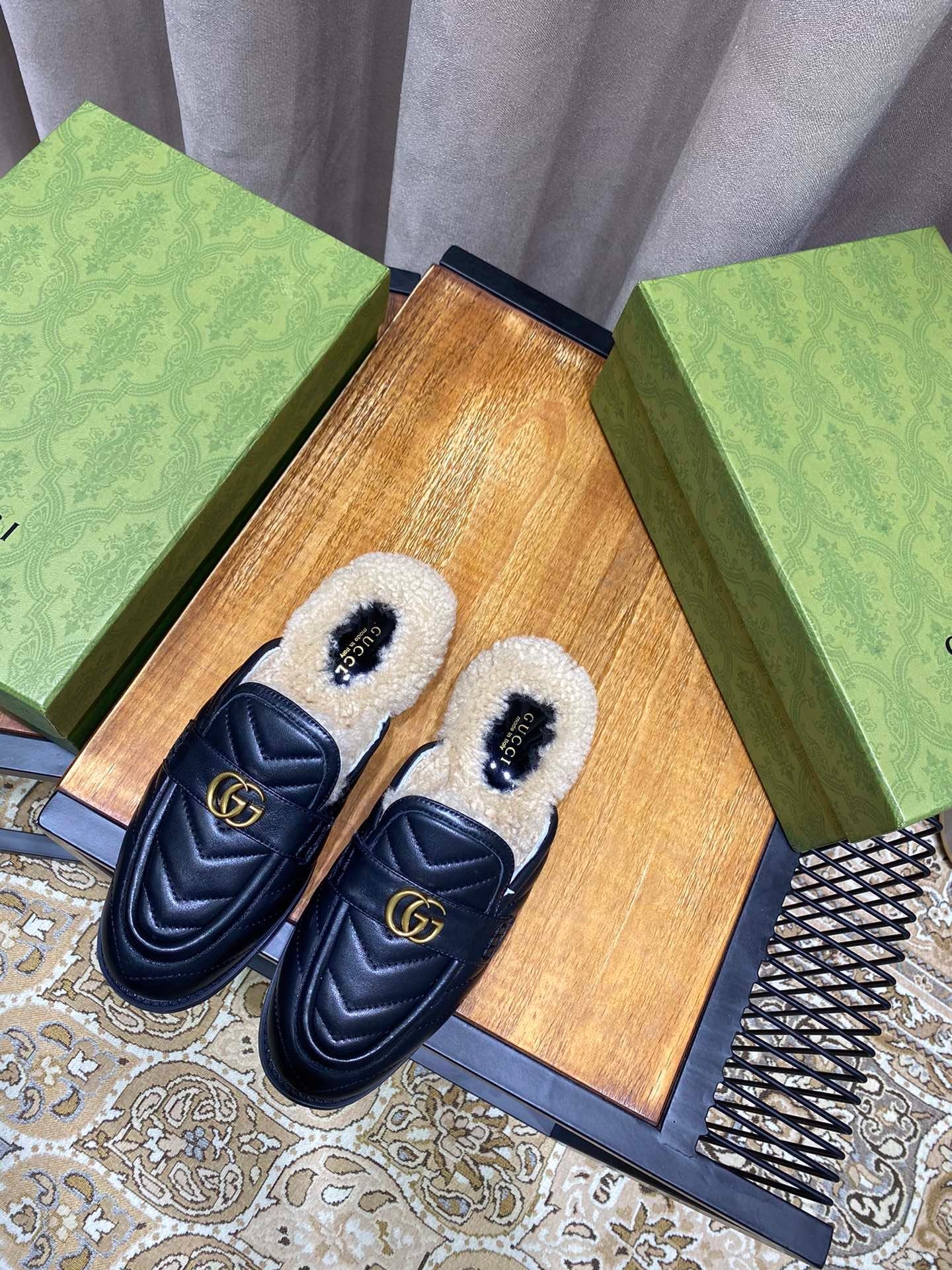 Black chevron matelassé slipper