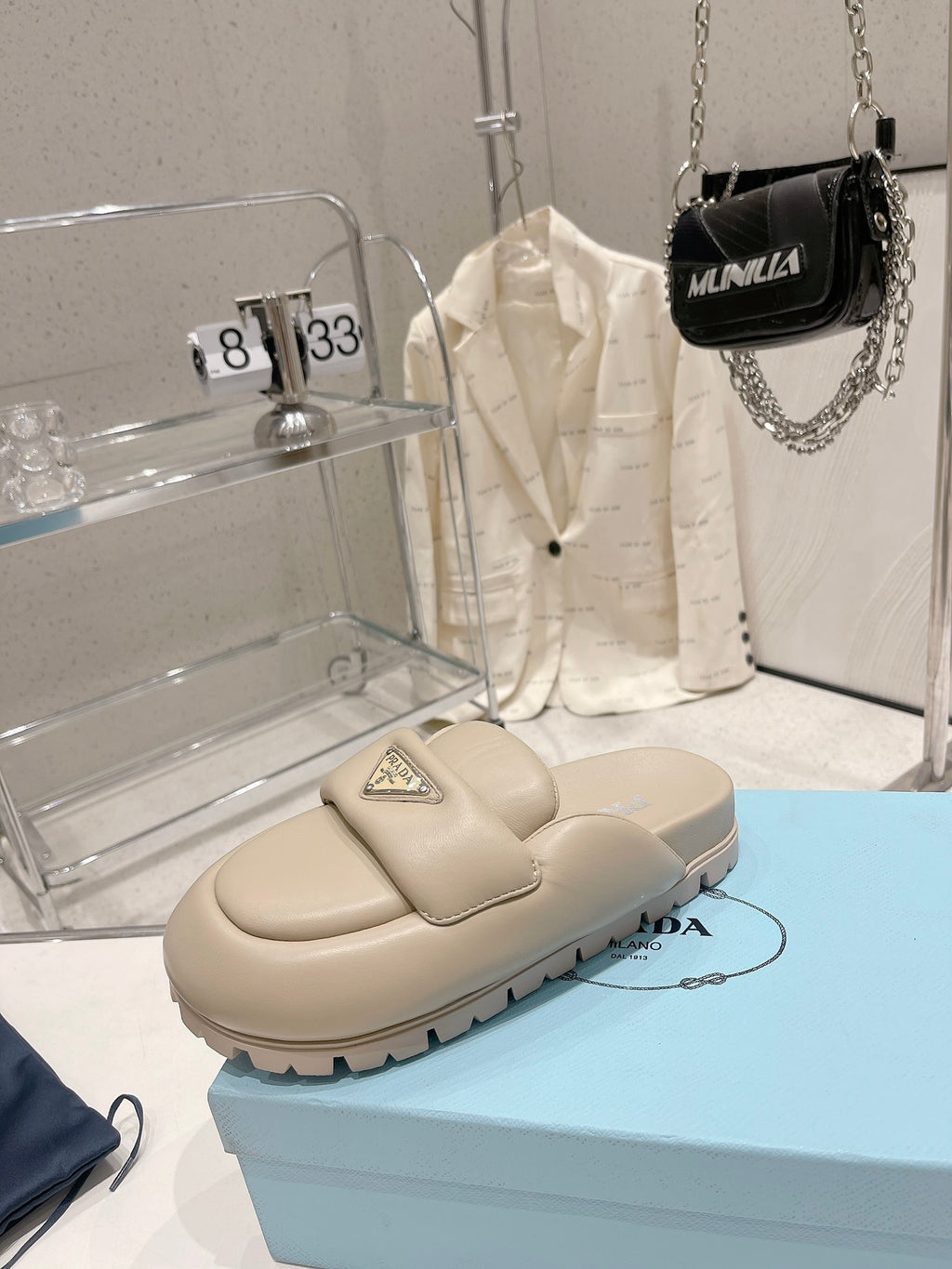 Desert beige P soft padded leather sabots