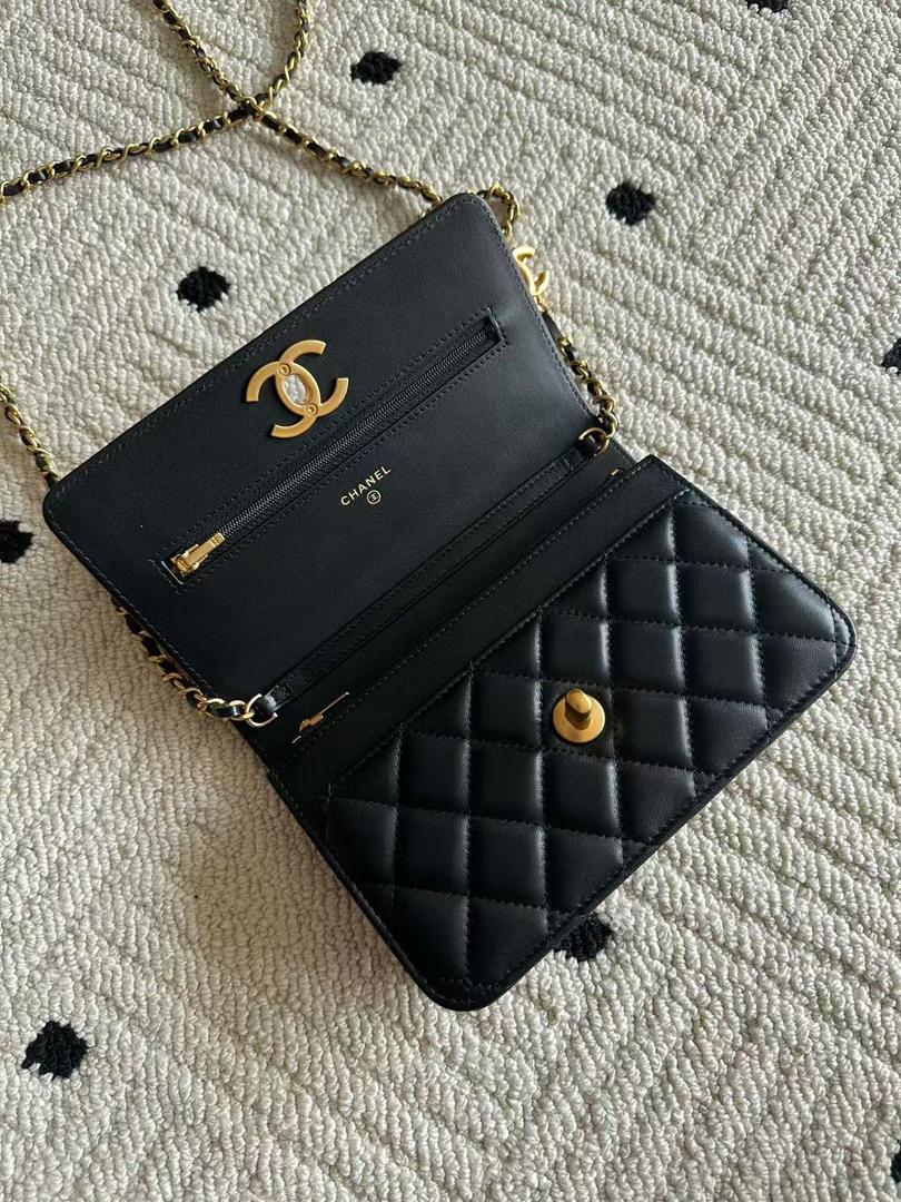 Black Wallet On Chain