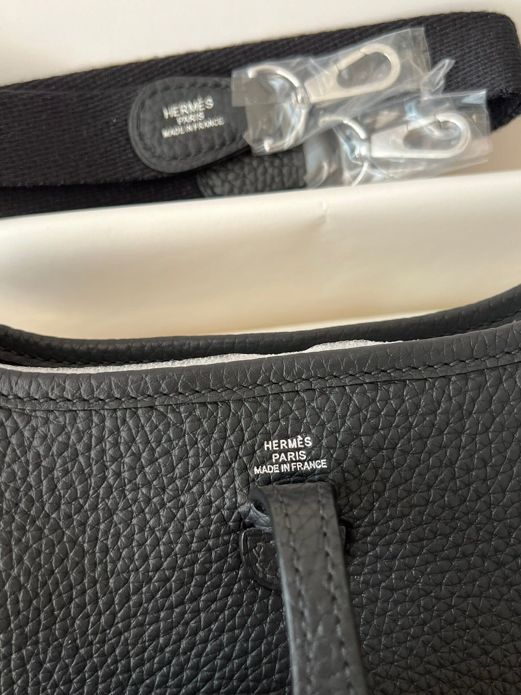 Black HE 17 shoulder bag