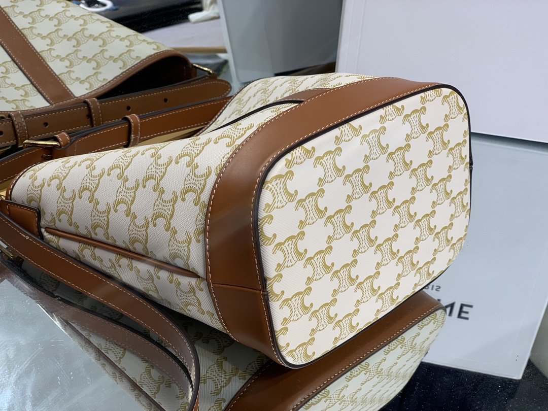 White C small bucket bag