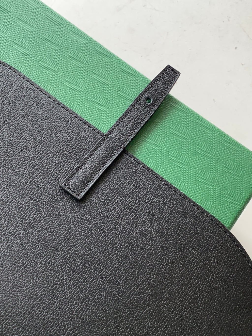 Black Coursier Messenger Bag