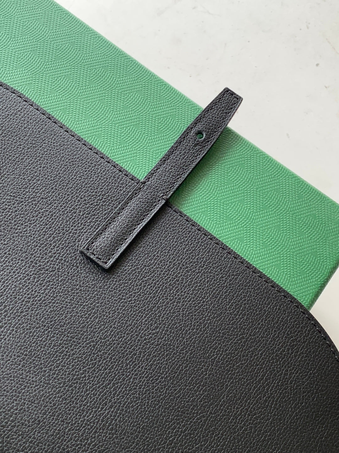 Black Coursier Messenger Bag