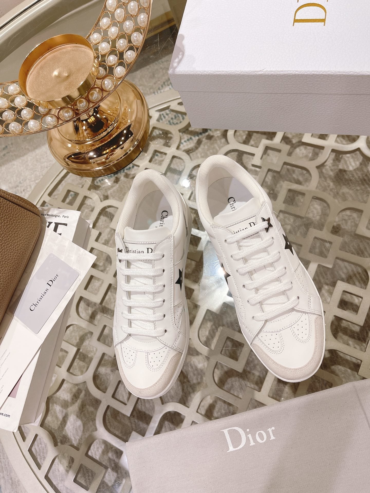 White star sneaker