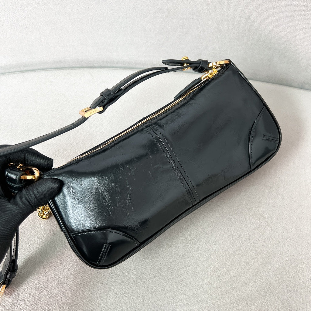 Black Re-Edition 2002 Medium Leather Shoulder Bag