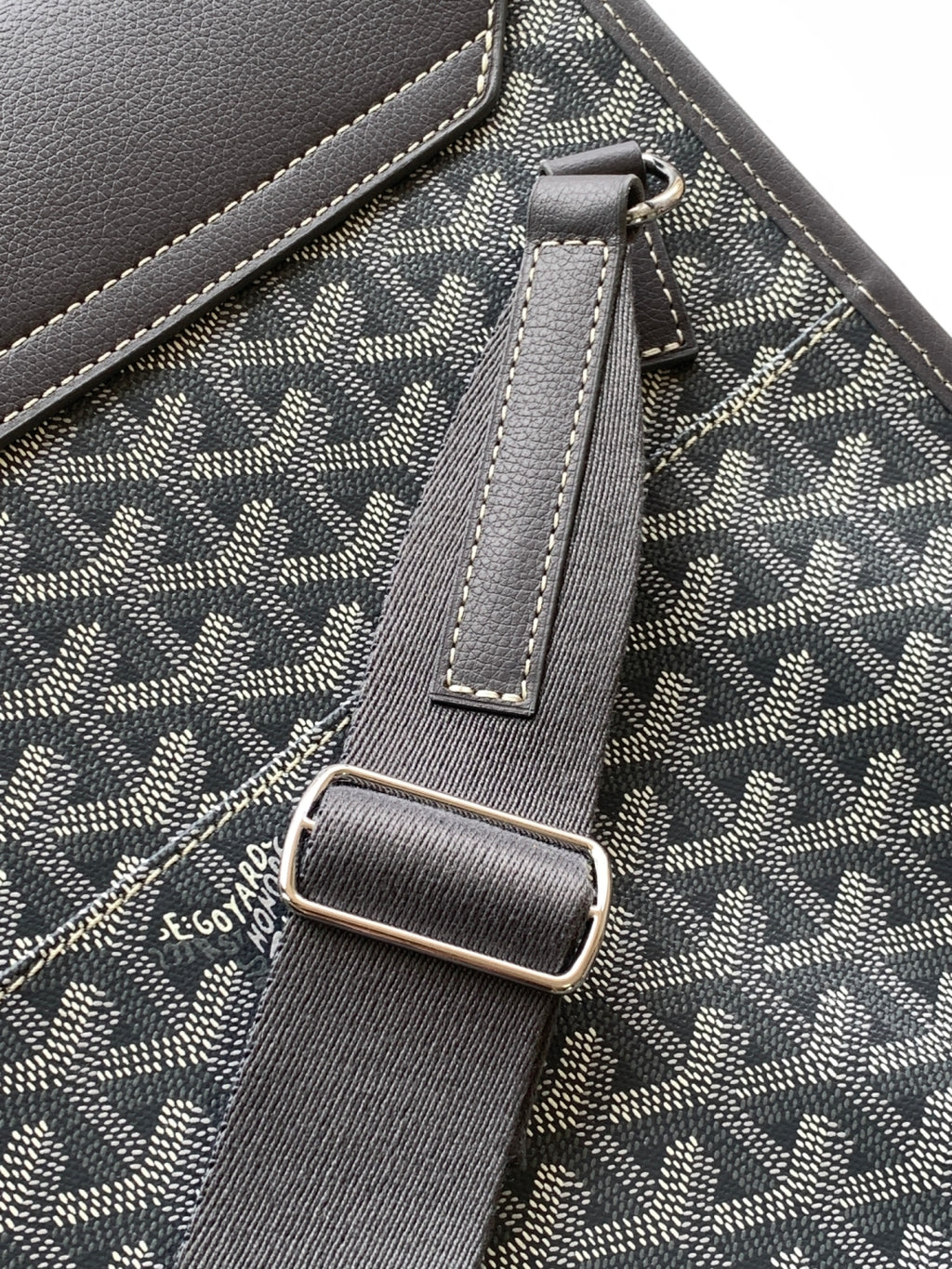 Grey Coursier Messenger Bag