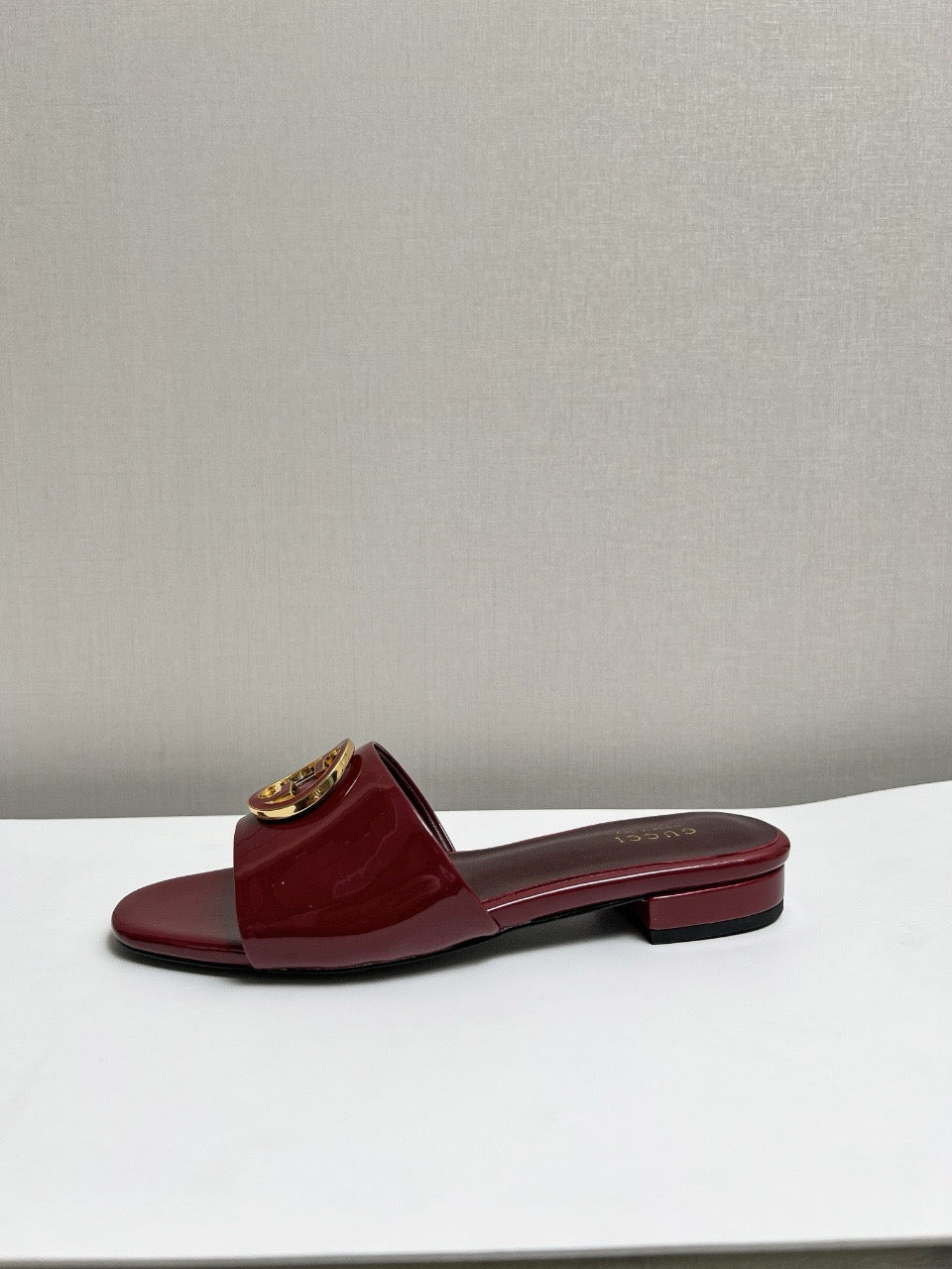 Rosso Ancora Red Round Interlocking Sandal