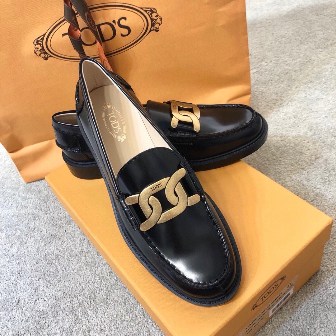 Black T loafers in leather