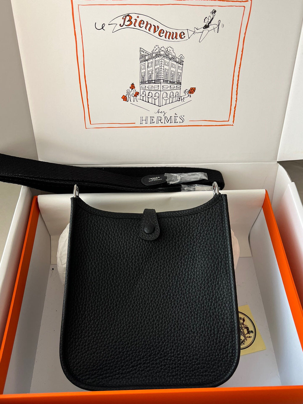 Black HE 17 shoulder bag