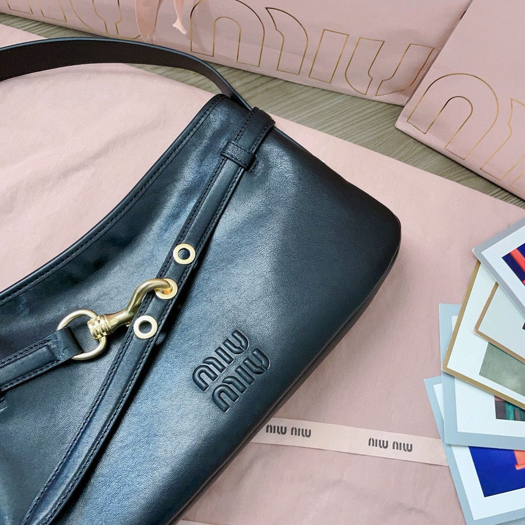 Black Aventure Leather Bag