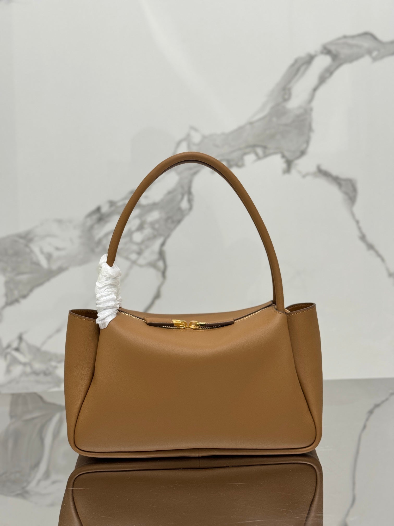 Caramel P Medium Leather Handbag