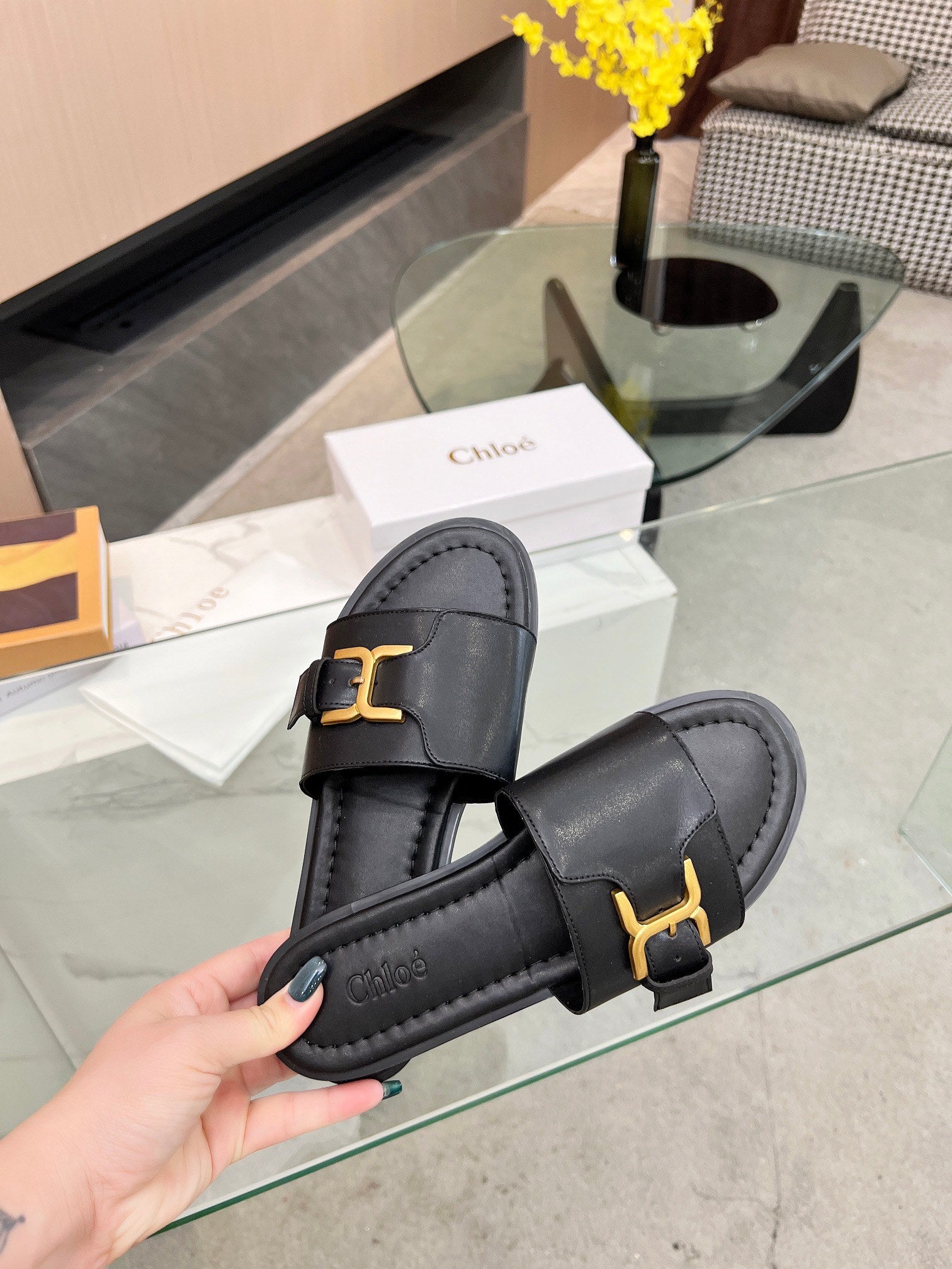 Black CM Slide