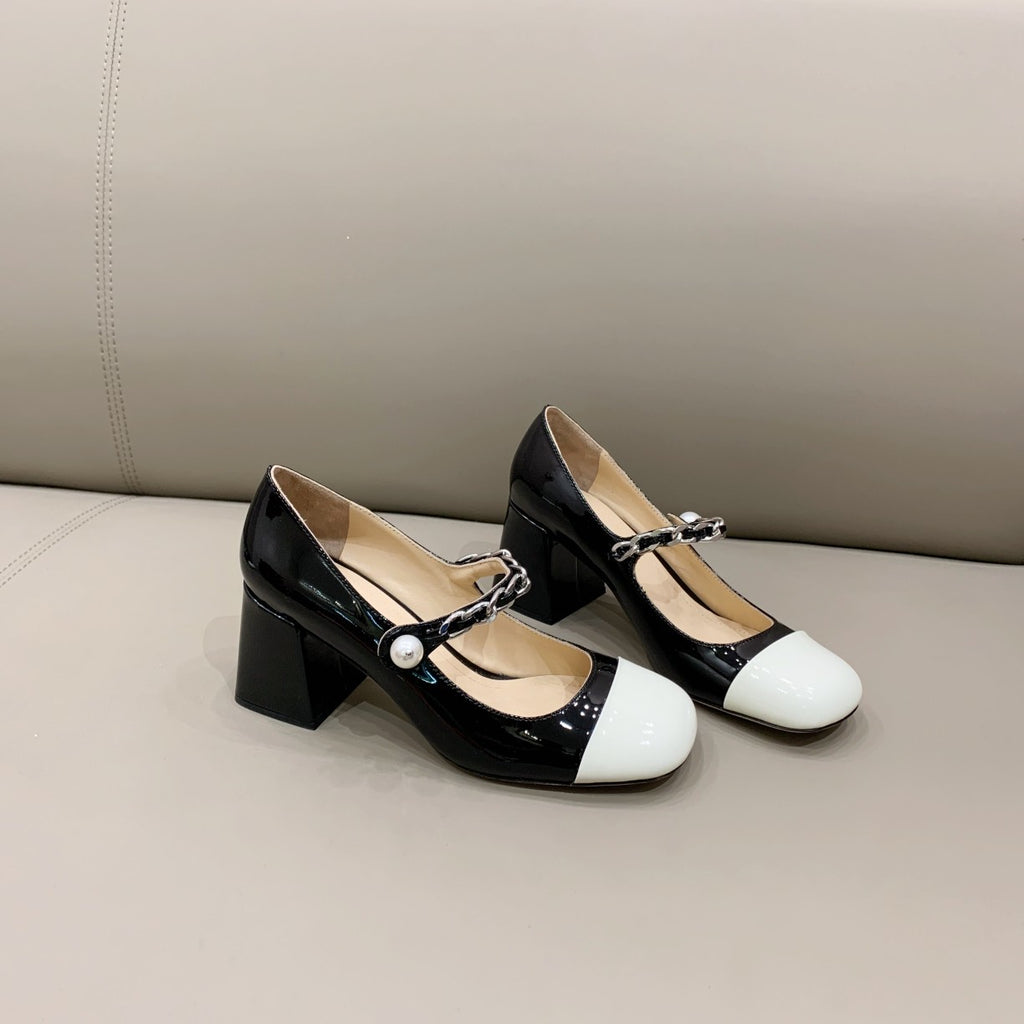 White & black MM patent leather 65 mm pumps
