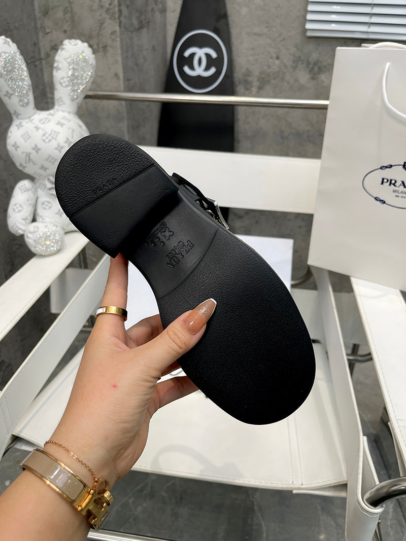 Black sporty foam rubber sandals