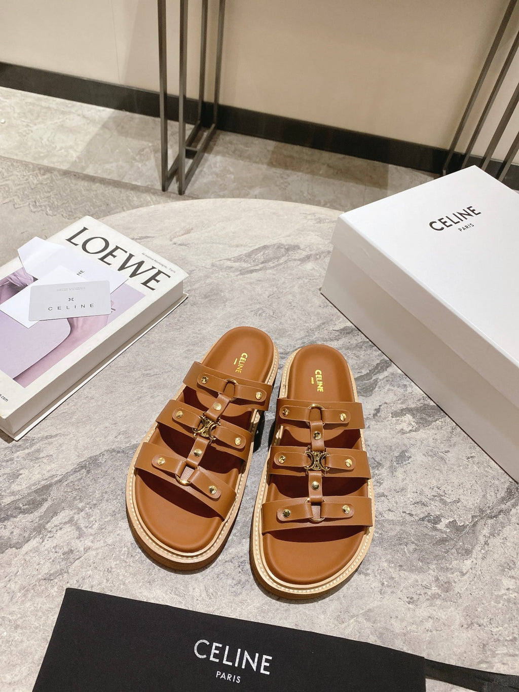 Tan Tippi Slides
