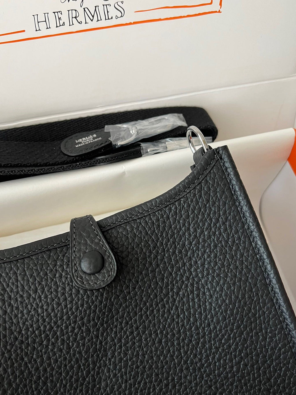 Black HE 17 shoulder bag