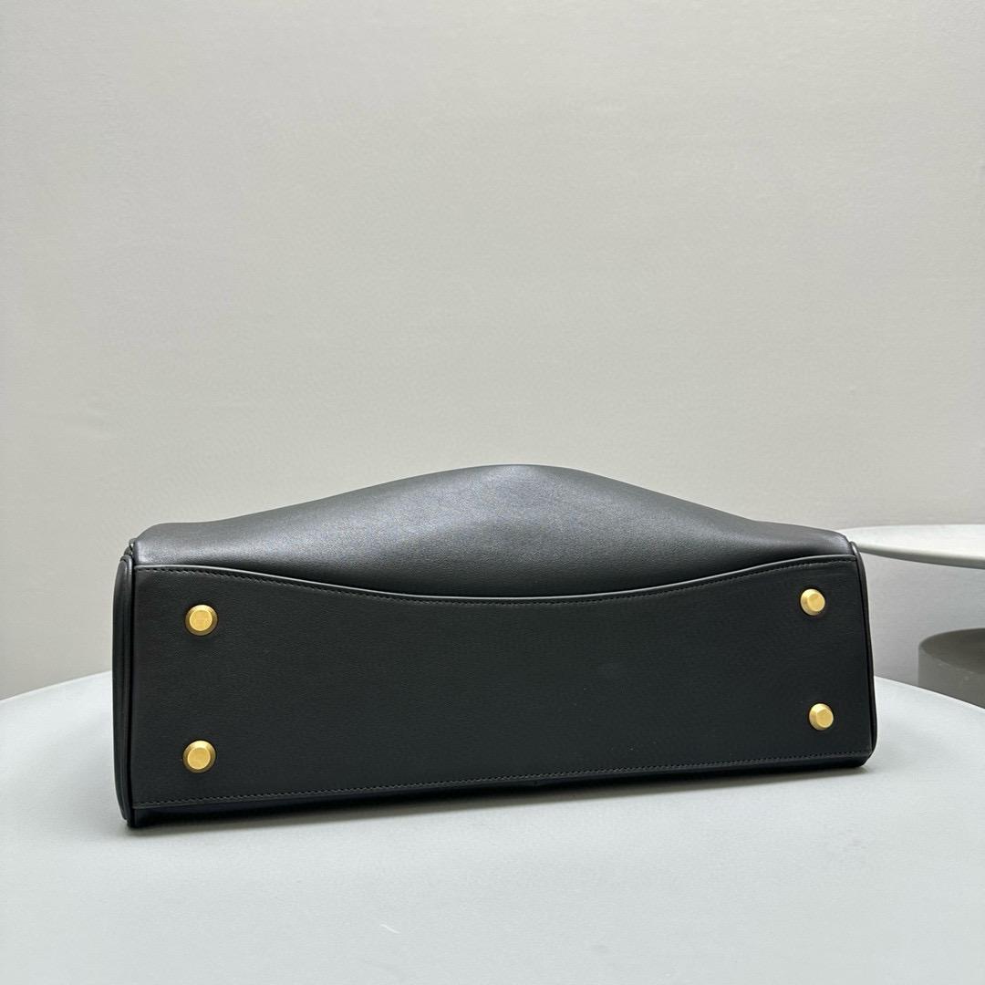 Black BR Medium Handbag With Gold Hardware