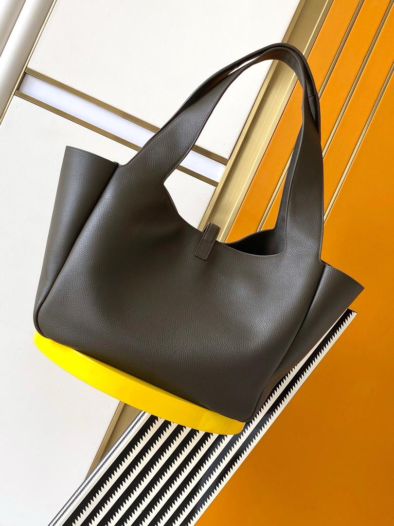 Light Musk Le 5 à 7 Bea In Grained Leather