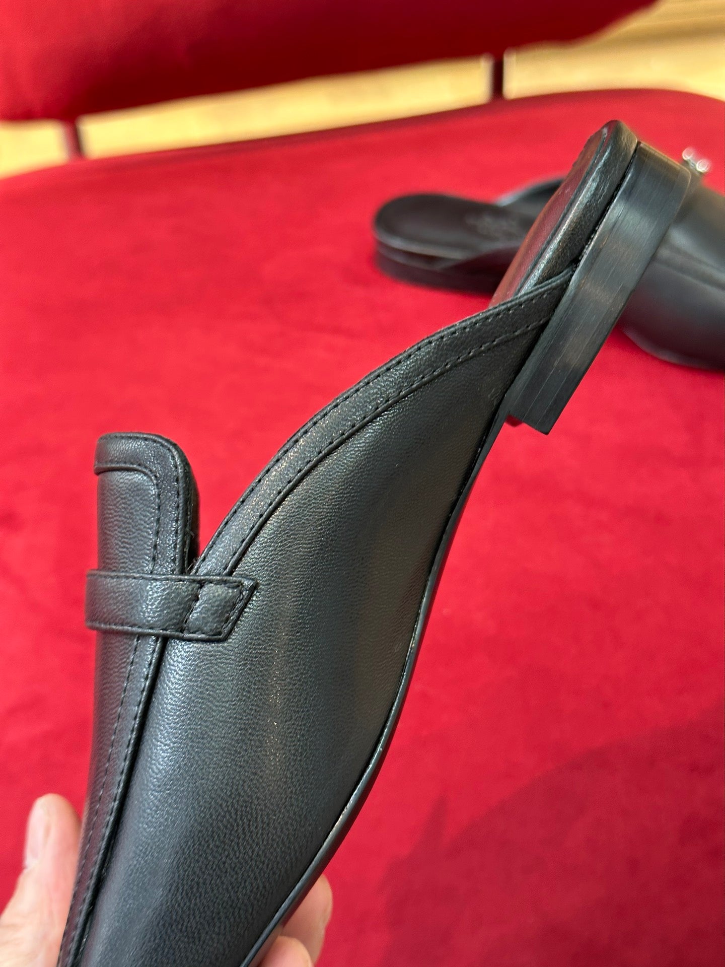 Noir HG mule