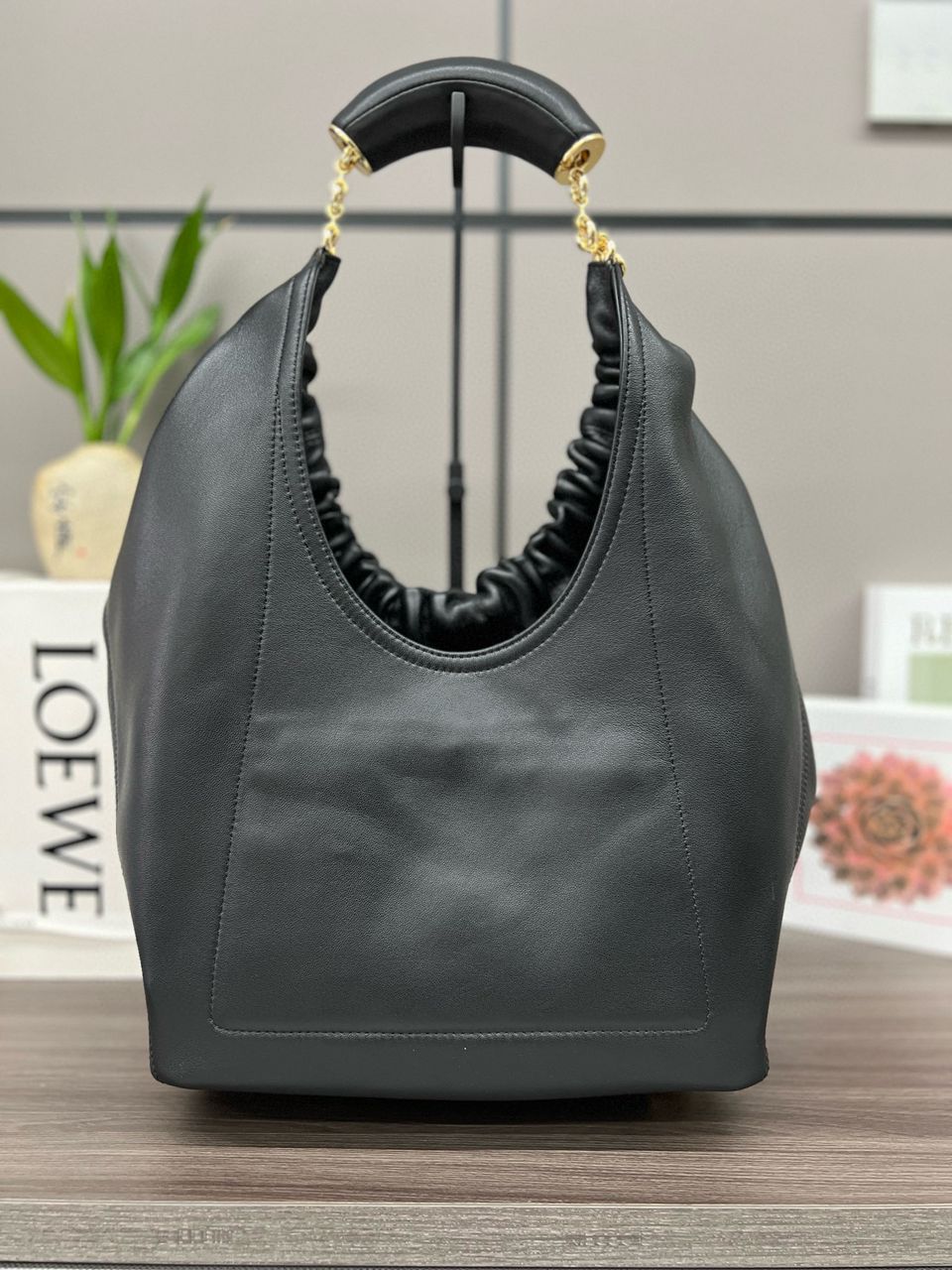 Black Medium Squeeze Bag