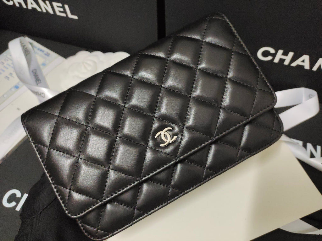 Black classic wallet on chain