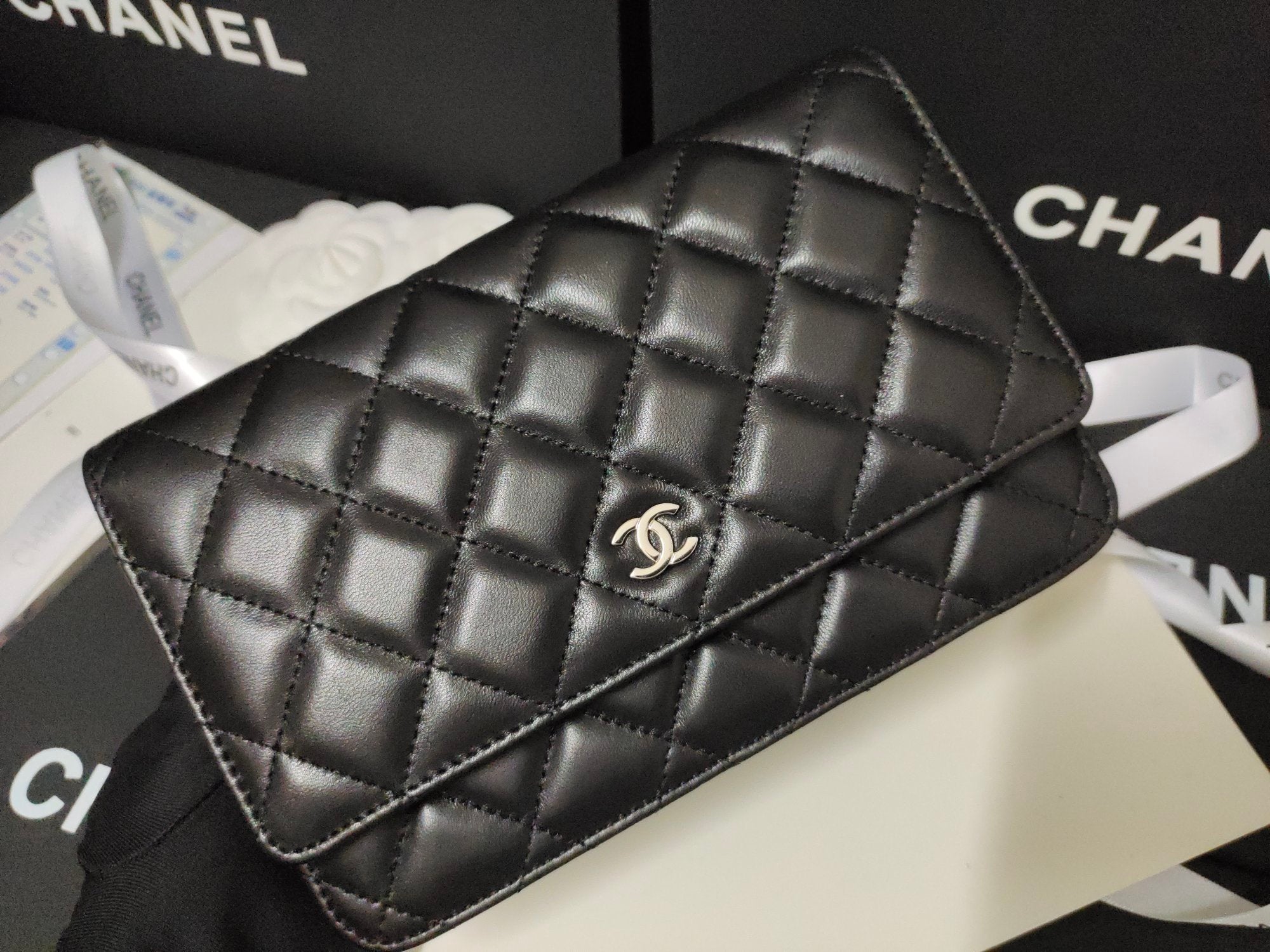 Black classic wallet on chain