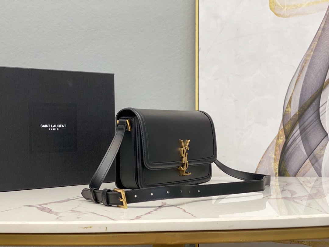 Black SS medium shoulder bag