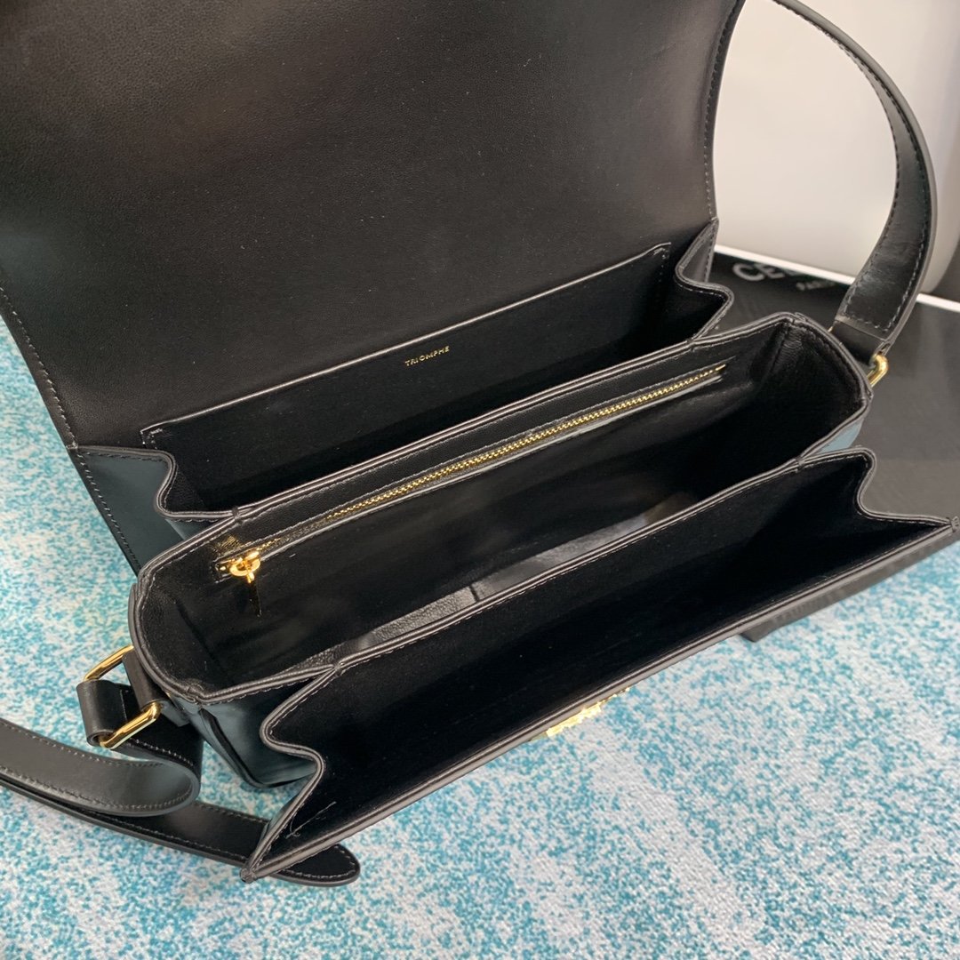 Black medium triomphe bag