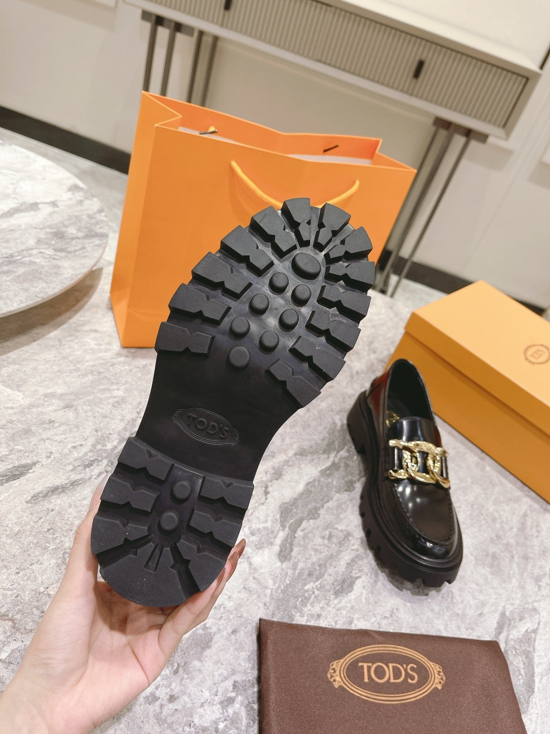 Black T loafers in leather