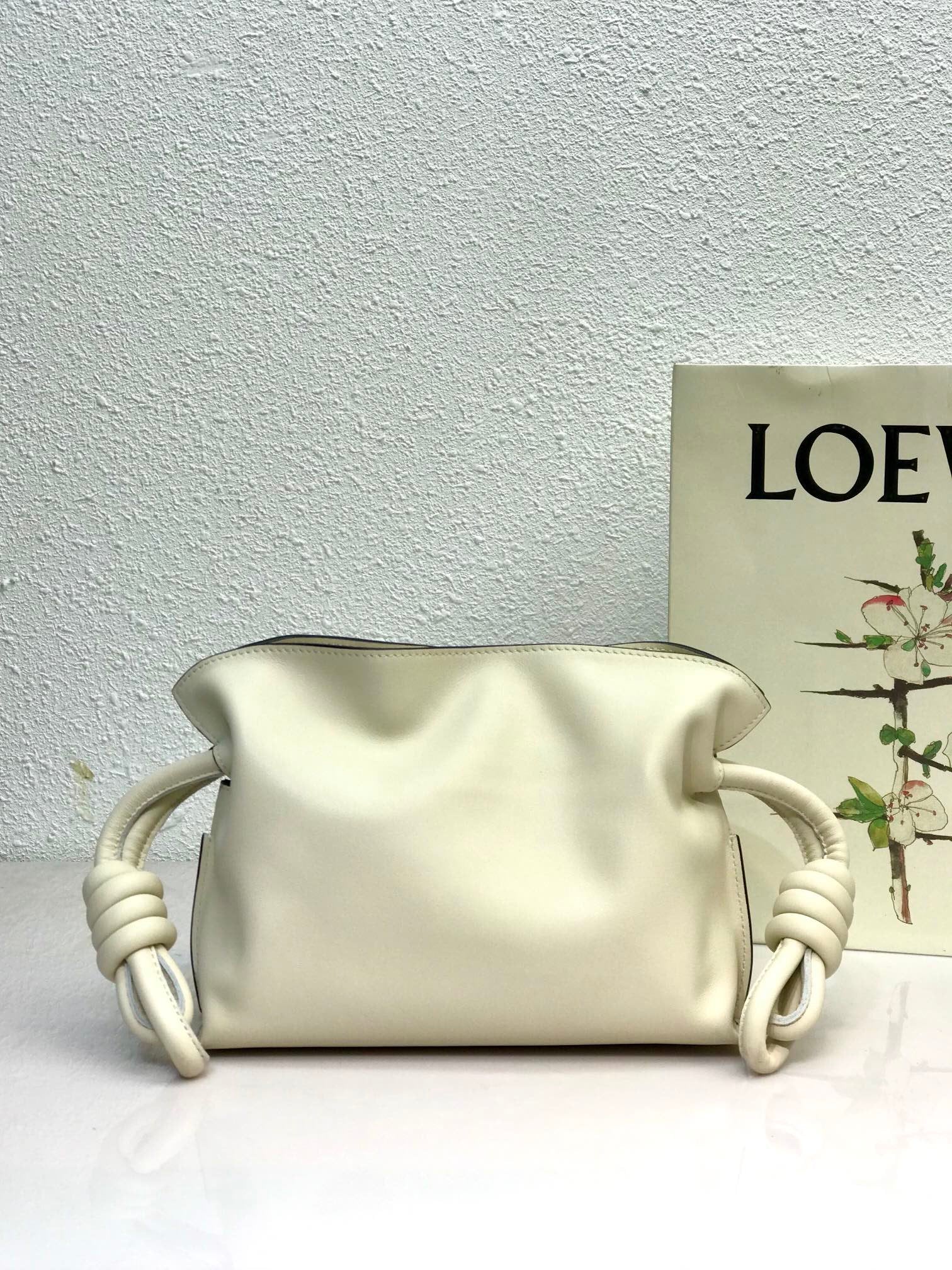 Soft white mini LF clutch