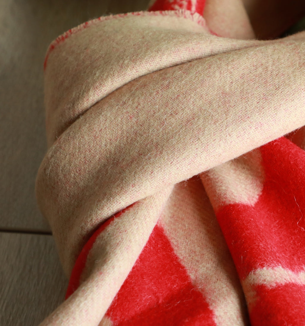 Begie wool love jacquard scarf