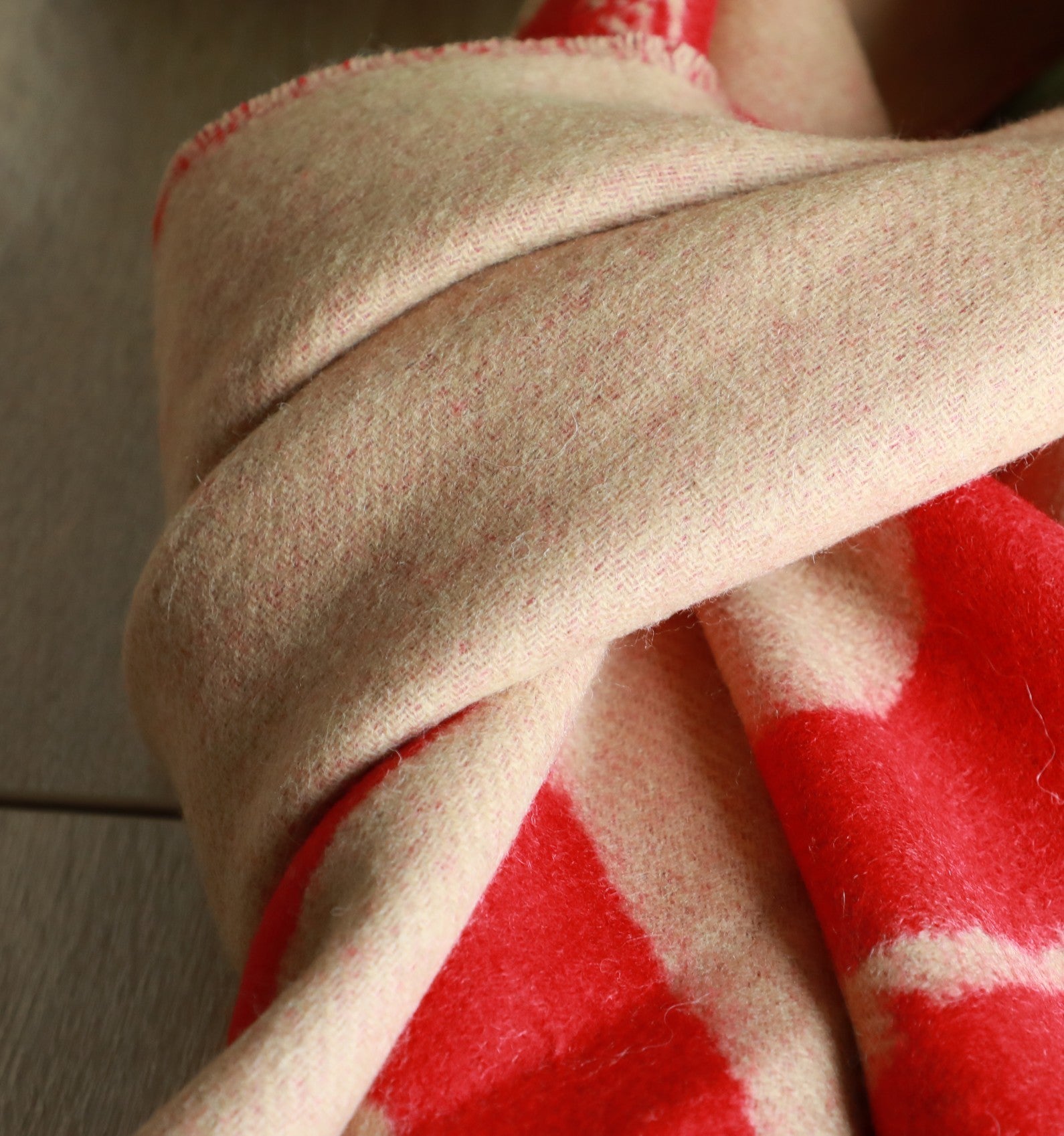 Begie wool love jacquard scarf