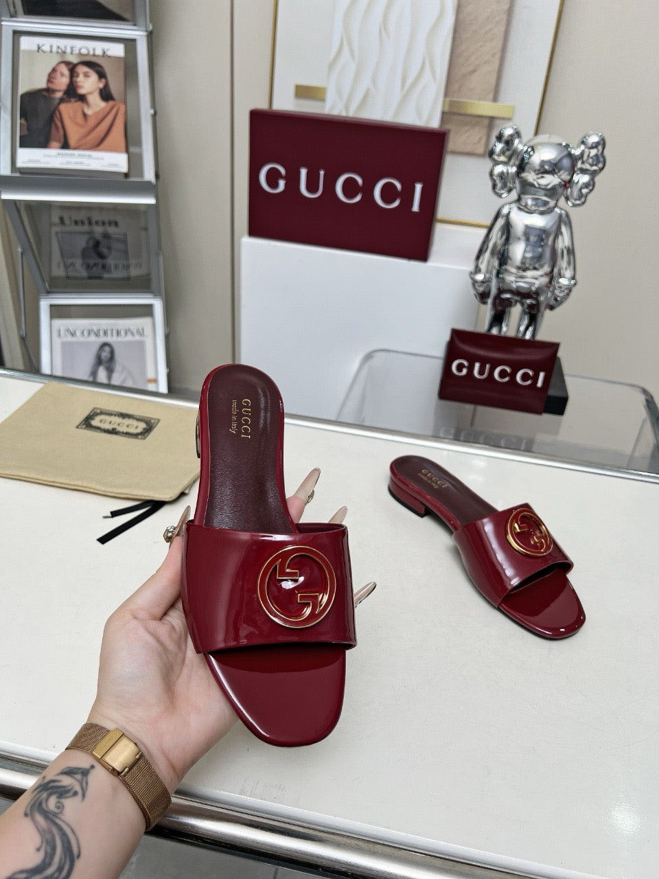 Rosso Ancora Red Round Interlocking Sandal